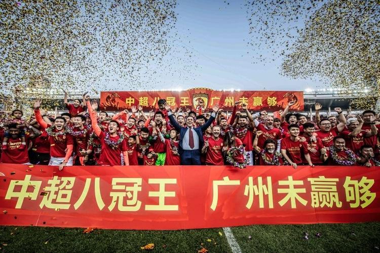s15投注-泪目！恒大4国脚与卡纳瓦罗重逢+开心合影，韦世豪搂着恩师笑开花